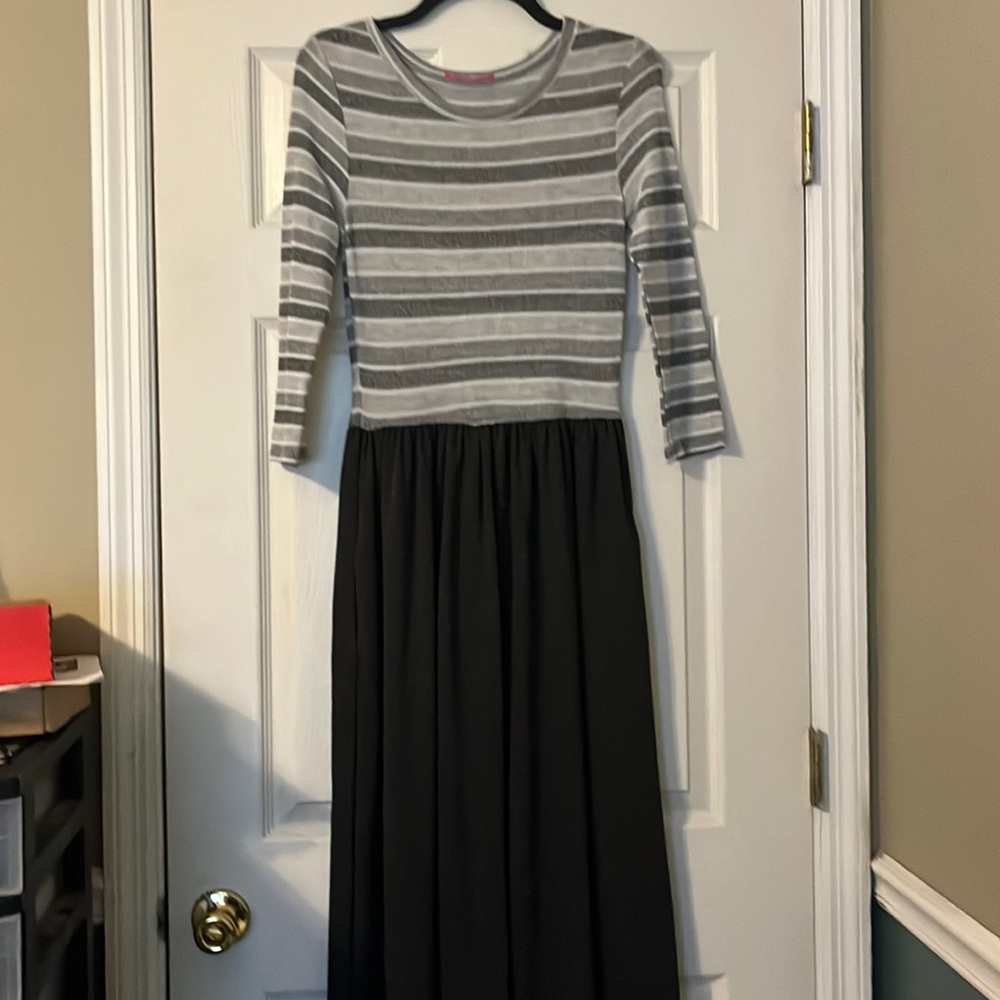 Neesee’s Dresses Boutique dress size M